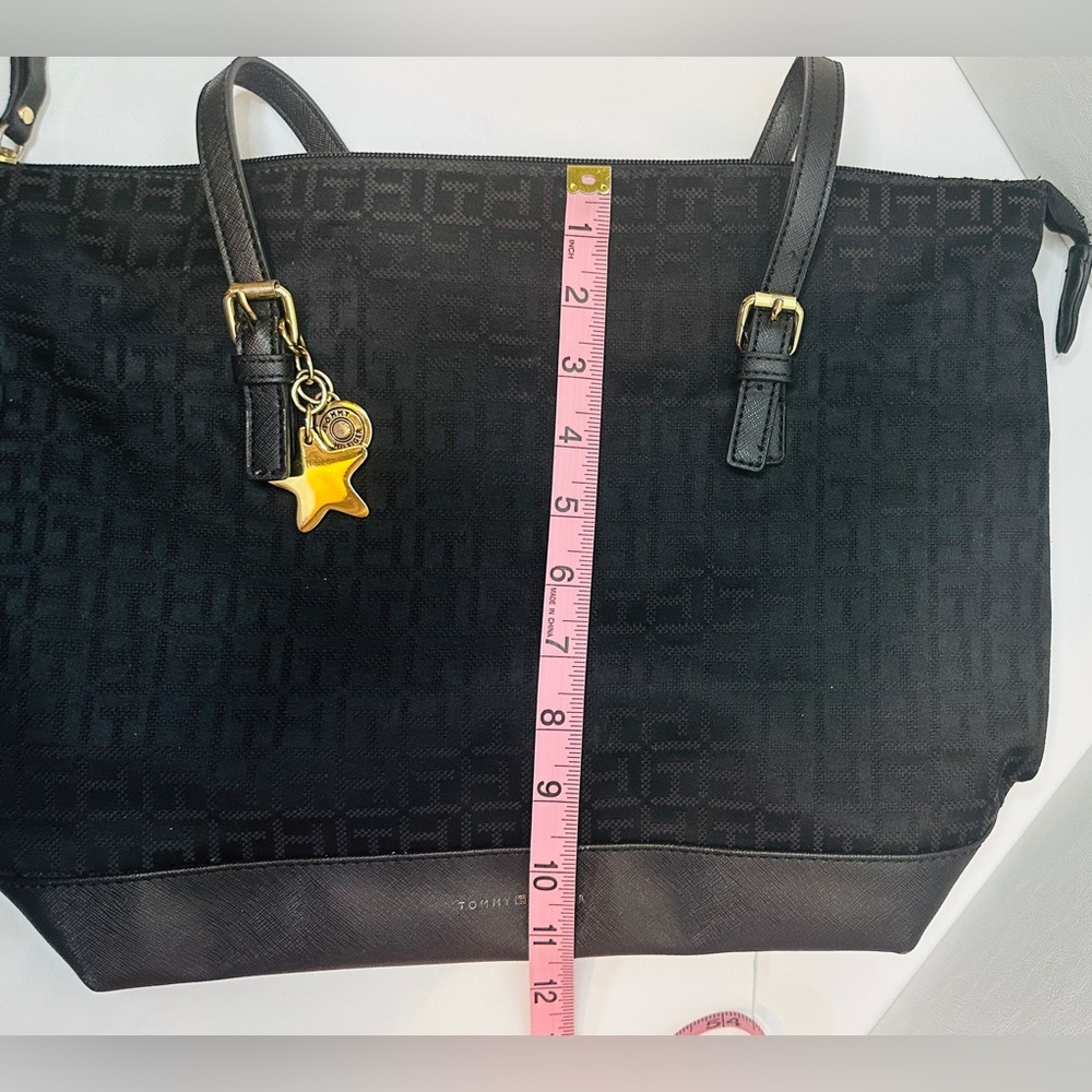 Tommy Hilfiger Black Signature Logo Tote Shoulder Bag w/ Gold Tone Purse Charm - Picture 7 of 8